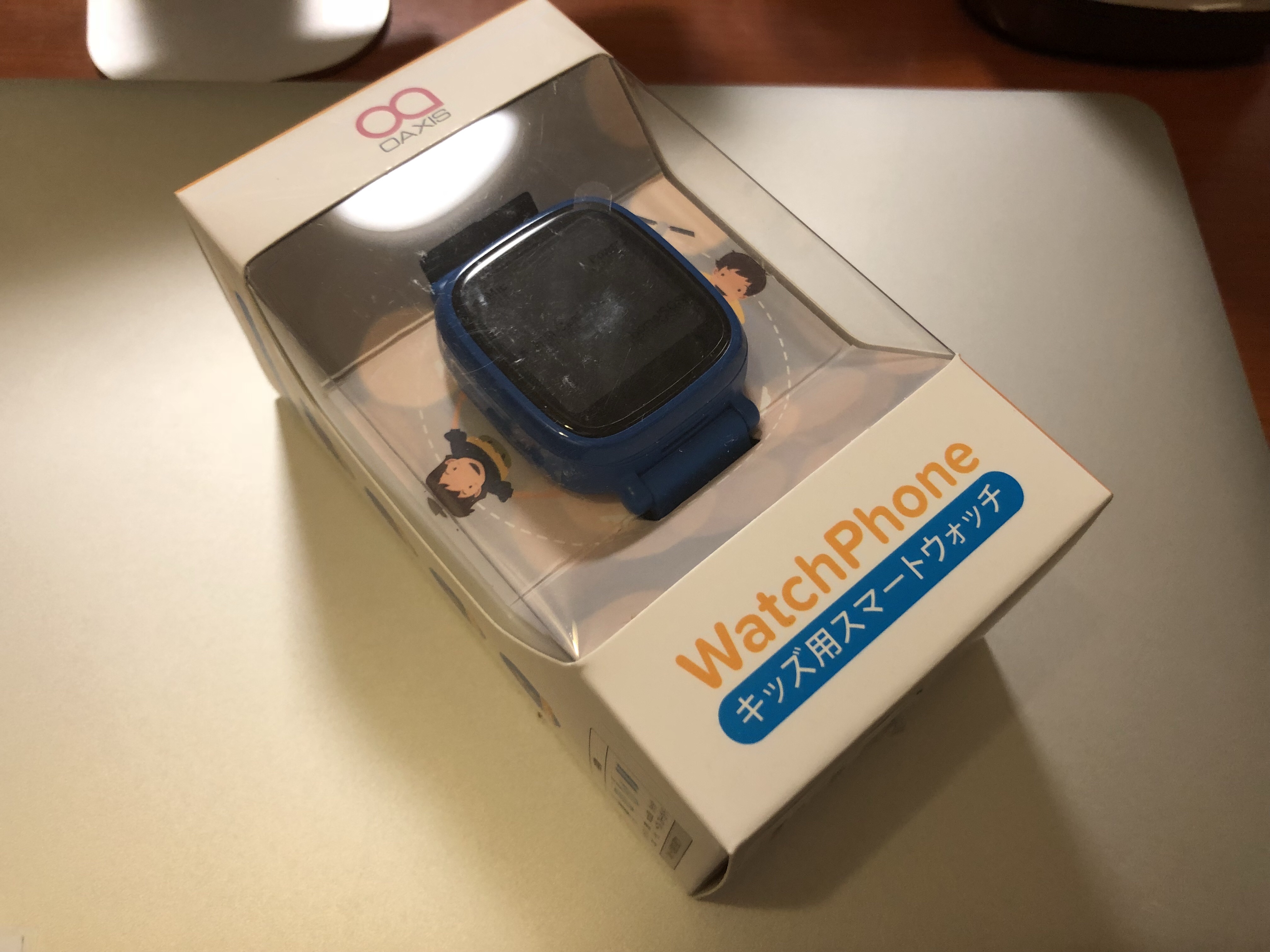 子どもの所在地確認用に「WatchPhone」というSIMフリーな腕時計型端末を息子に持たせることにした